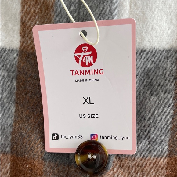 NWT Plaid Sleeveless Button-Up Vest - Picture 2 of 8